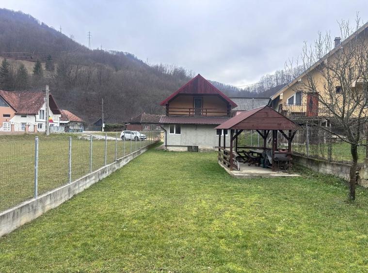 Casă individuală cu 4 camere cu Canalizare în Remeți