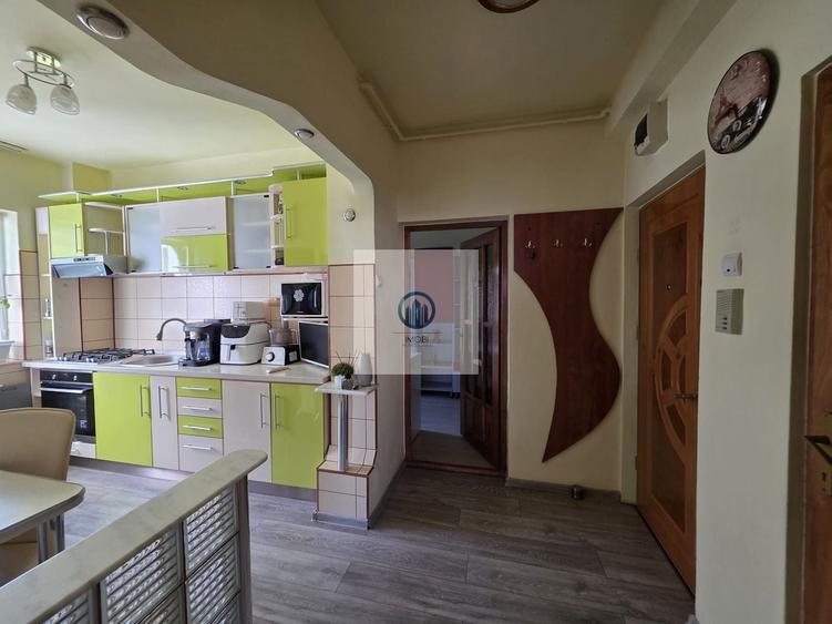 Apartament cu 3 camere decomandat, mobilat în Minerul