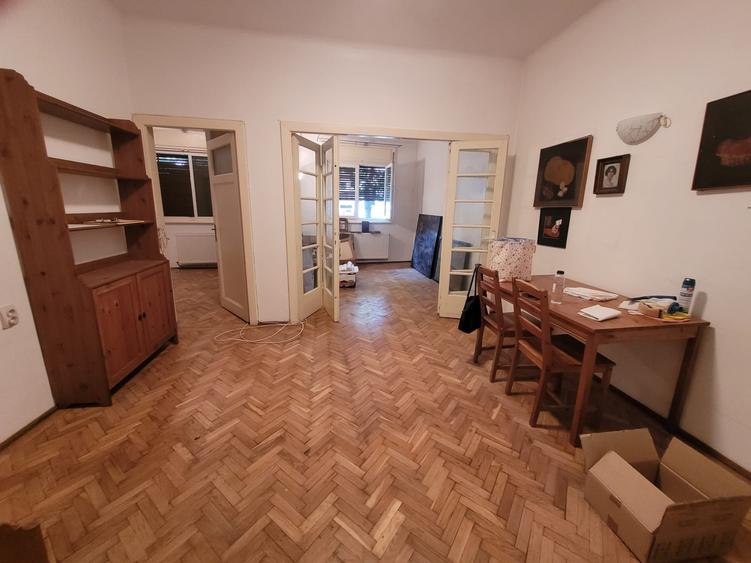 Apartament cu 3 camere semidecomandat în Gara de Nord