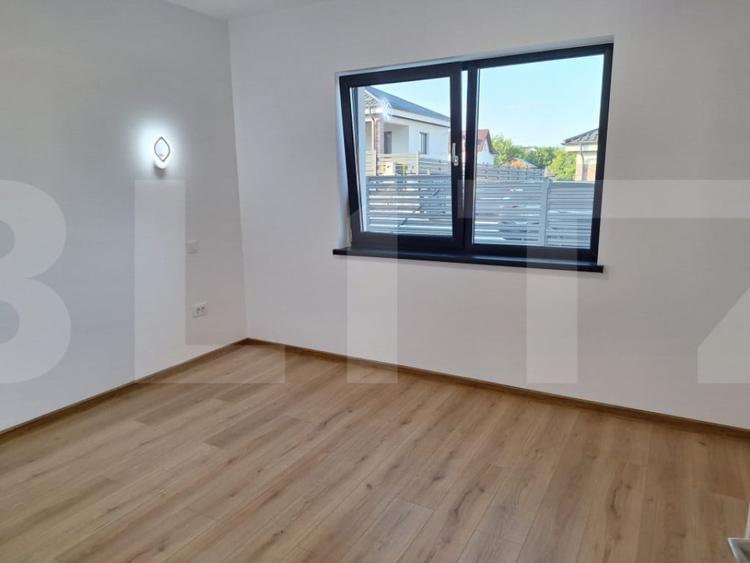 Casă cu 4 camere cu Teren 533 Mp în Curtești
