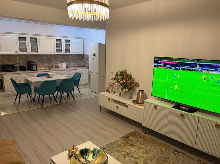 Apartament cu 4 camere decomandat în Central