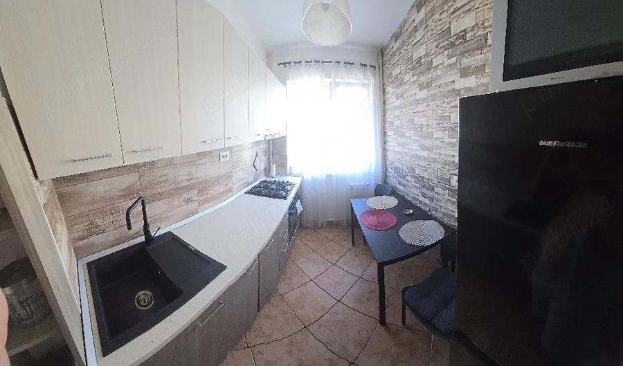 Apartament cu 3 camere semidecomandat în Veteranilor