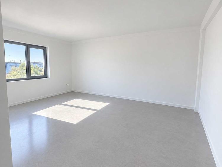 Casă cu 4 camere în Lumina