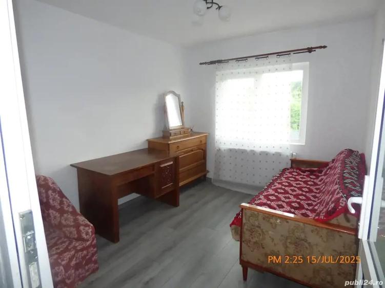 Apartament cu 4 camere decomandat în Horezu
