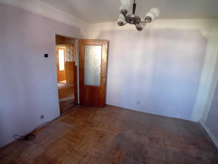 Apartament cu 3 camere decomandat în Calea Romanului