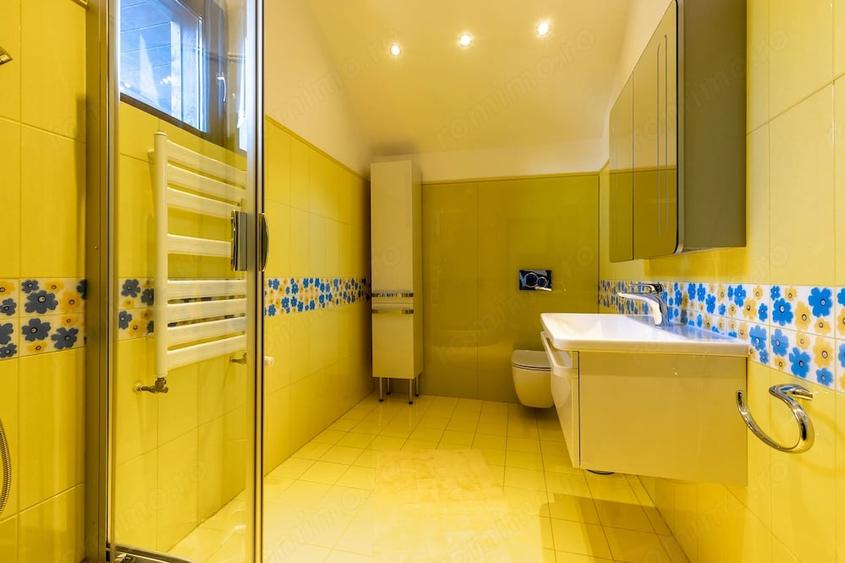 Apartament cu 6 camere decomandat în Clăbucet