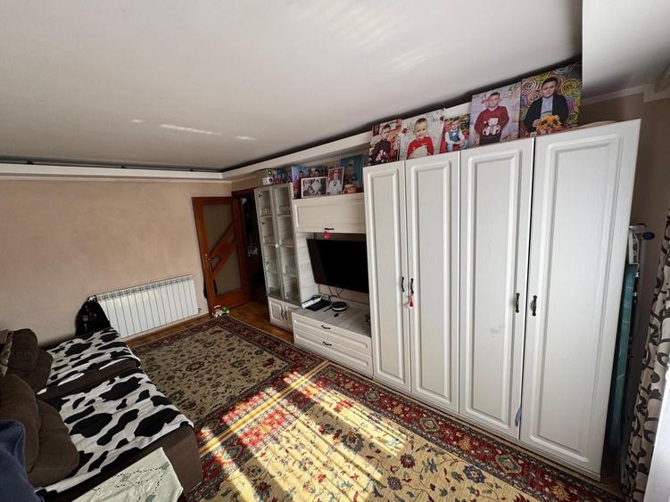 Apartament cu 3 camere decomandat în Exterior Vest