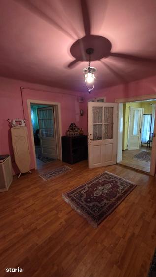 Casă cu 2 camere cu Teren 228 Mp în Central