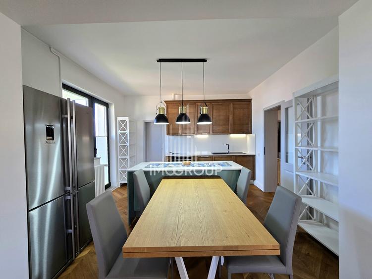 Apartament cu 4 camere semidecomandat, mobilat în Central