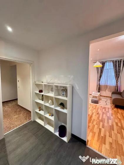 Apartament cu 3 camere semidecomandat în Vitan