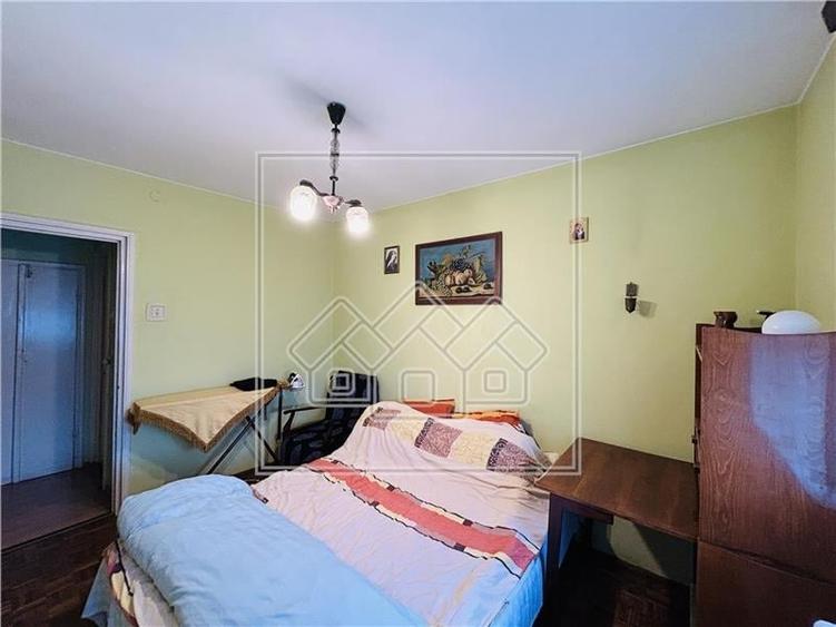 Apartament cu 3 camere decomandat în Ștrand