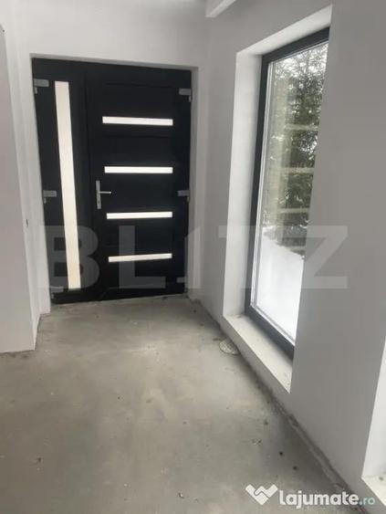 Casă cu 4 camere cu Teren 1096 Mp în Central