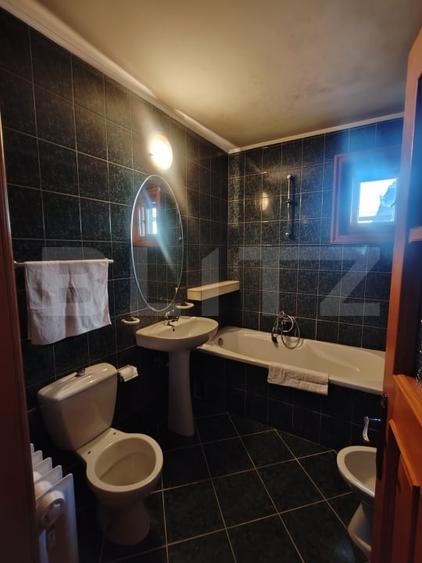 Casă individuală cu 10 camere cu Canalizare în Central