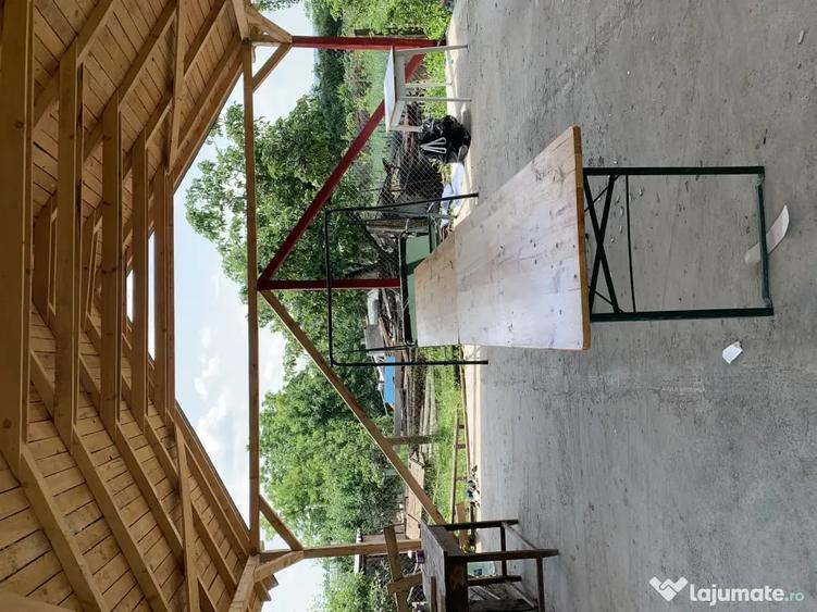 Casă cu 4 camere în Brădești