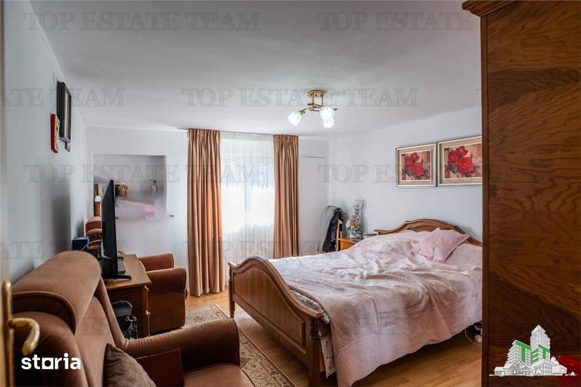 Casă cu 9 camere cu Teren 200 Mp în Titan