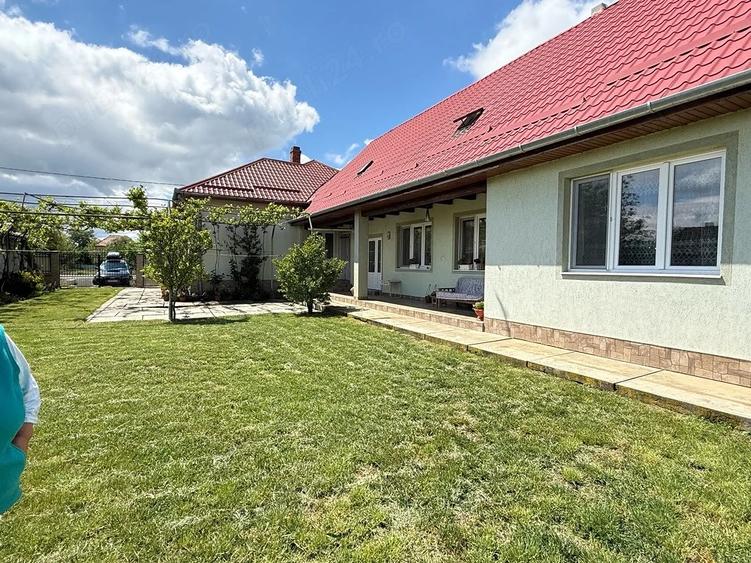 Casă cu Teren 1439 Mp în Central