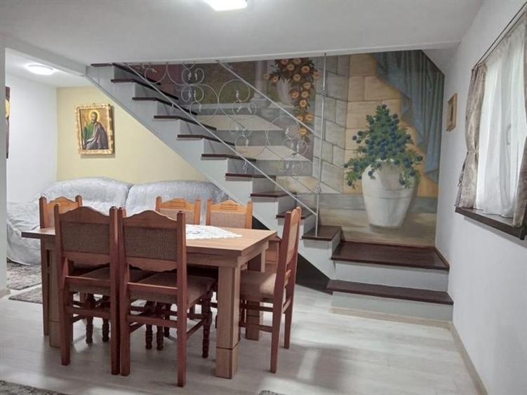Casă individuală cu 4 camere cu Teren 10000 Mp în Stulpicani