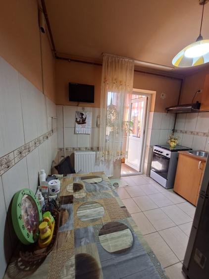 Apartament cu 3 camere decomandat în Dacia