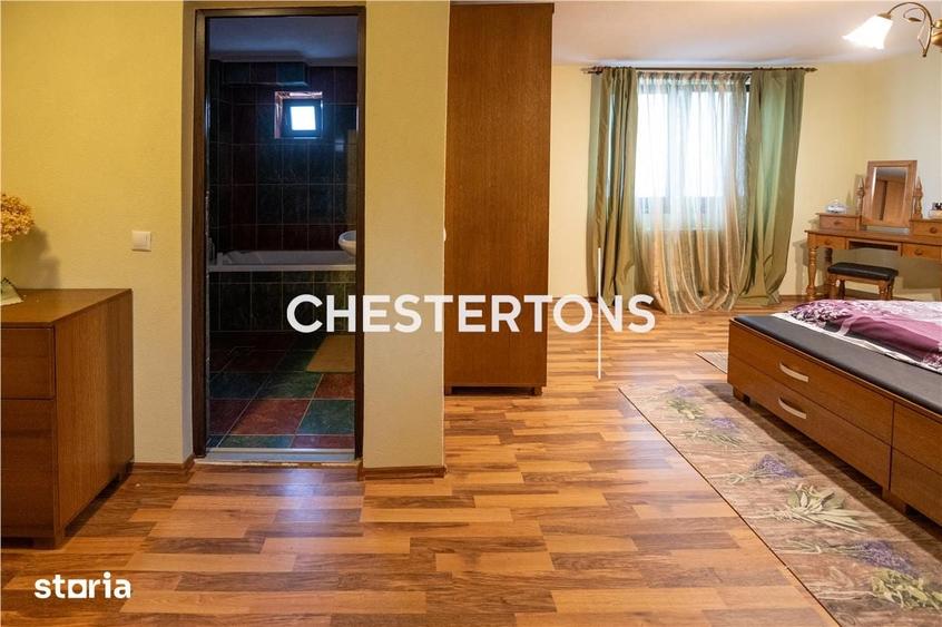 Casă cu 8 camere cu Teren 814 Mp în Hoghiz