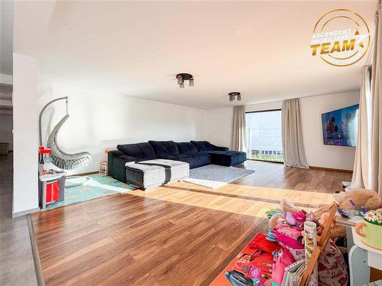 Casă individuală cu 4 camere cu Teren 800 Mp în Periferie