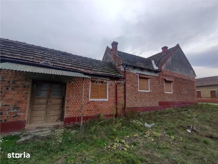 Casă cu 7 camere cu Teren 540 Mp în Berliște