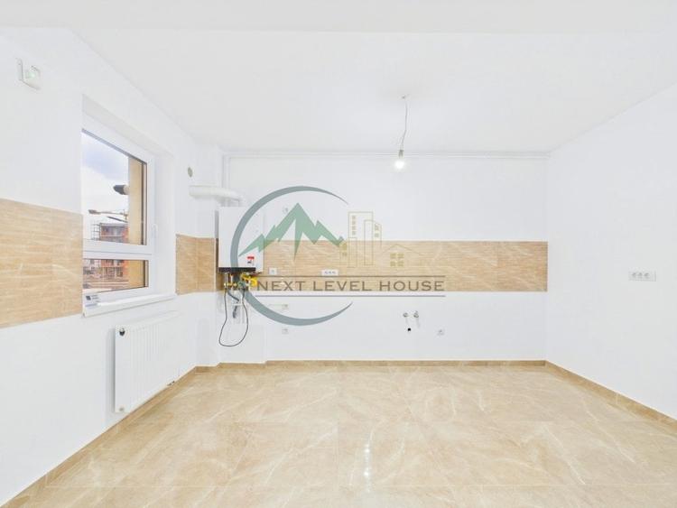 Apartament cu 3 camere decomandat în Tractorul