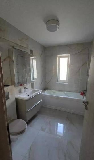 Apartament cu 3 camere decomandat, mobilat în Central