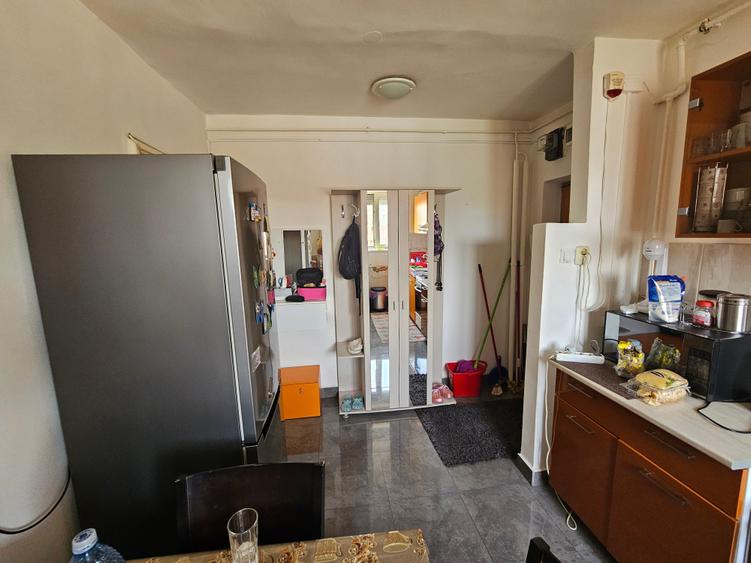 Apartament cu 2 camere semidecomandat în Complex Studențesc