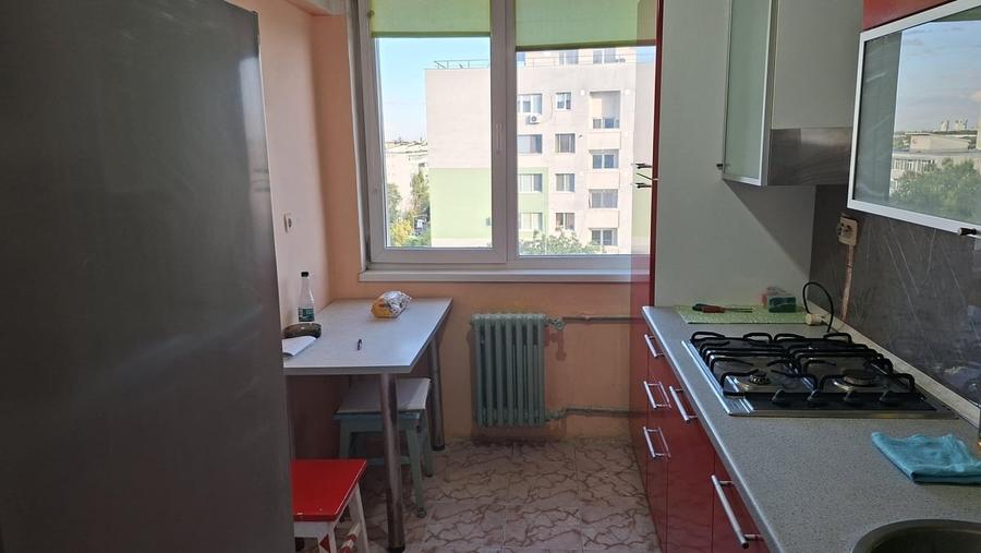 Apartament semidecomandat în Domenii