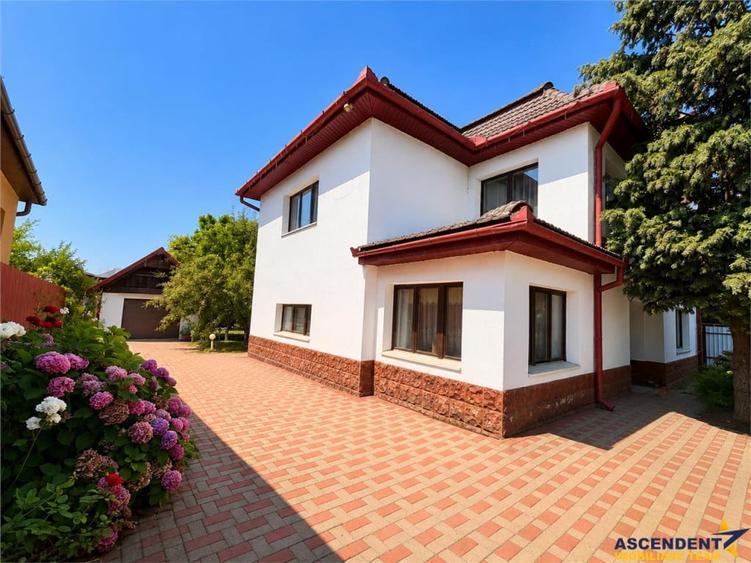 Casă cu 7 camere cu Teren 790 Mp în Central