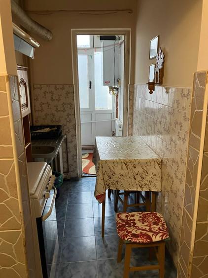 Apartament cu 2 camere semidecomandat în Podu Roș