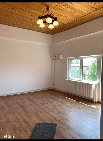 Casă cu Teren 1580 Mp în Glina
