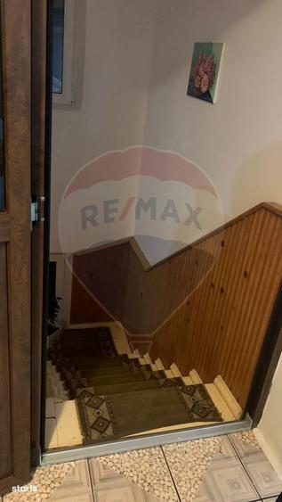Casă cu 4 camere cu Teren 370 Mp în Central