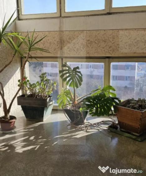 Apartament cu 4 camere semidecomandat în Simeria