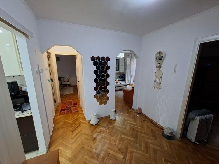 Apartament cu 3 camere decomandat în Central