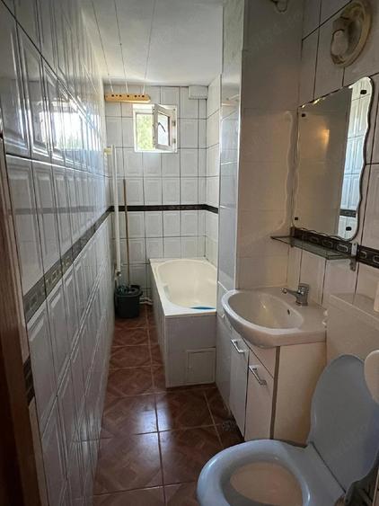 Apartament cu 3 camere semidecomandat în Ferentari