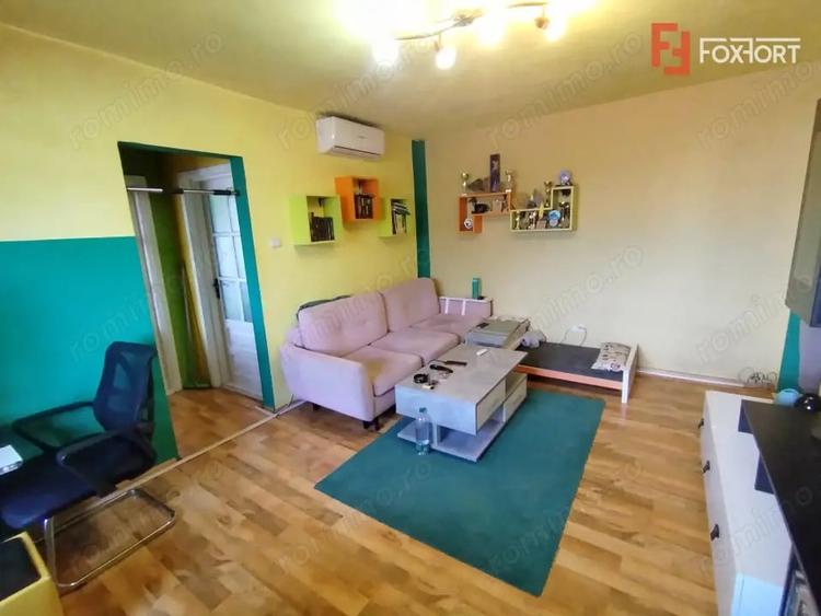 Apartament cu 4 camere semidecomandat, mobilat în Spitalul Județean