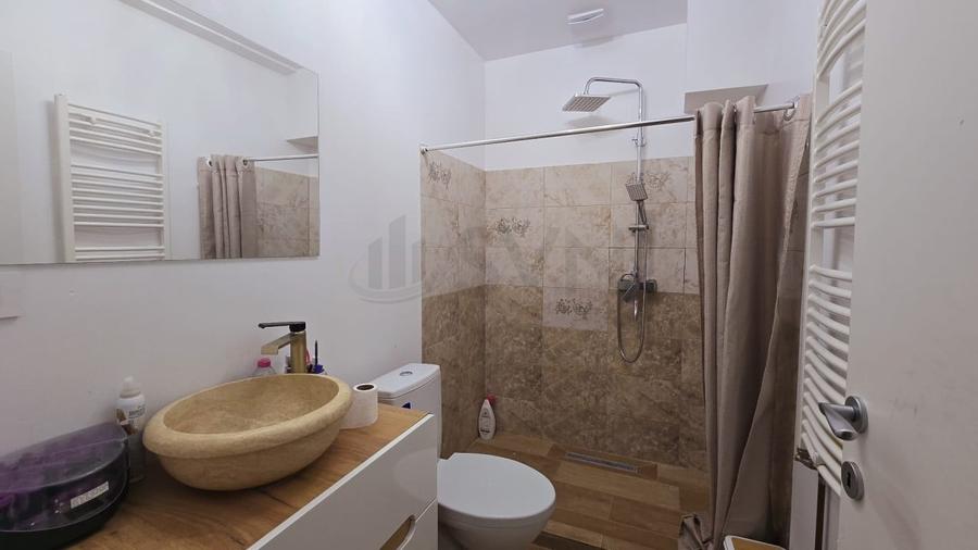 Casă individuală cu 7 camere cu Canalizare în Cotroceni