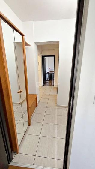 Apartament cu 2 camere semidecomandat, mobilat în Central