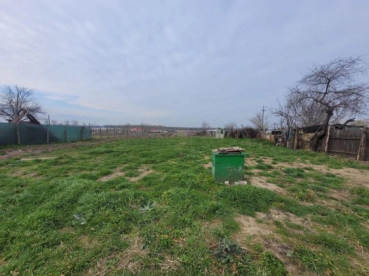 Teren de 2300 mp, în Ivești