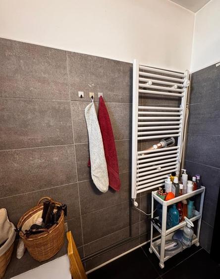 Apartament cu 3 camere semidecomandat, mobilat în Militari