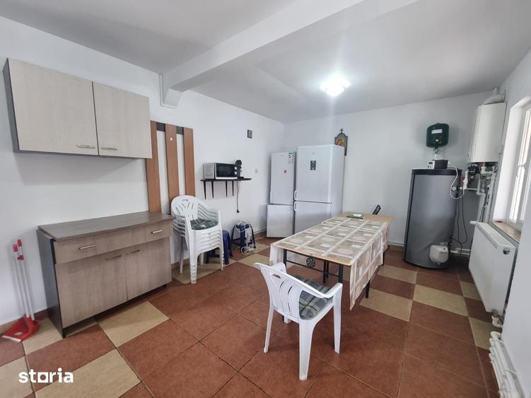 Casă cu 7 camere cu Teren 136 Mp în Central