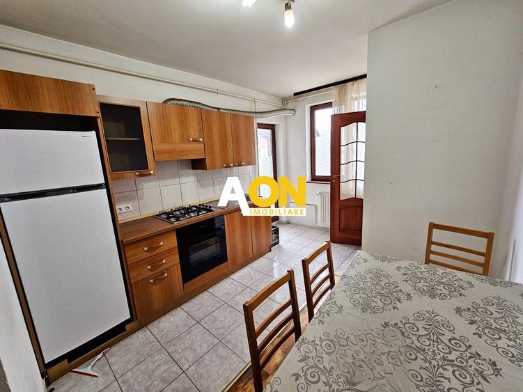 Apartament cu 3 camere decomandat, mobilat în Cetate