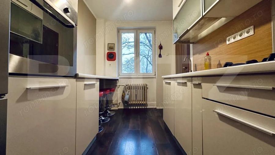 Apartament cu 4 camere decomandat în Decebal