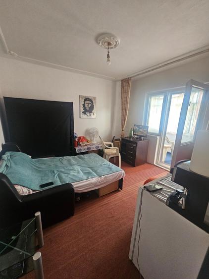 Apartament cu 3 camere decomandat în Tomești
