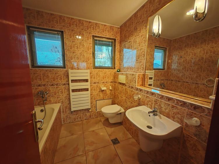 Casă individuală cu 6 camere cu Canalizare în Eforie Sud