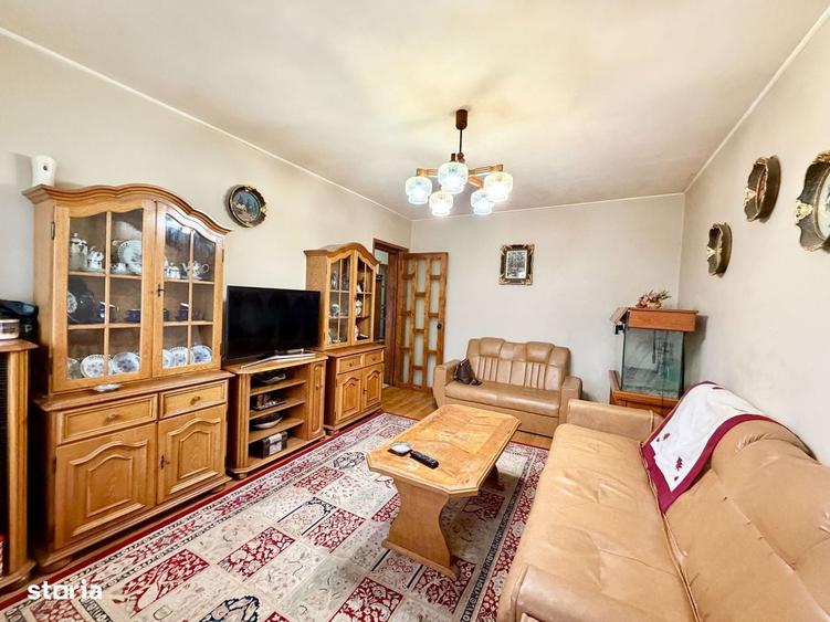 Apartament cu 3 camere decomandat în Central