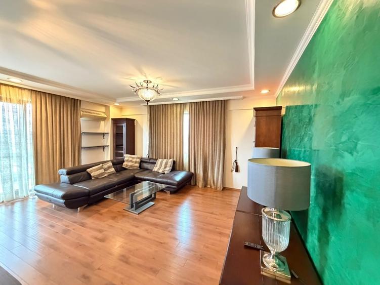 Apartament cu 3 camere semidecomandat, mobilat în Pipera