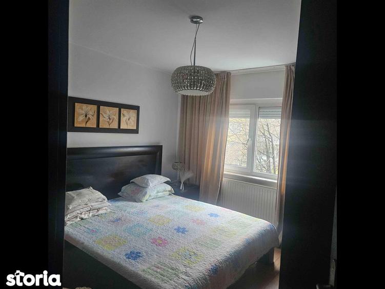 Apartament cu 3 camere decomandat în Eremia