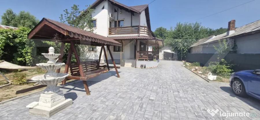 Casă cu 5 camere cu Teren 1000 Mp în Central